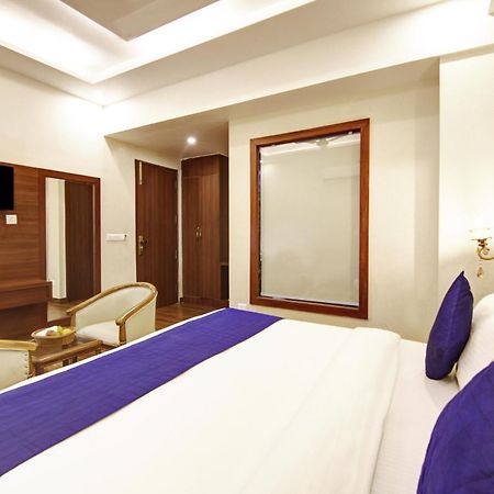 Marks Hotel & Banquet Noida Esterno foto