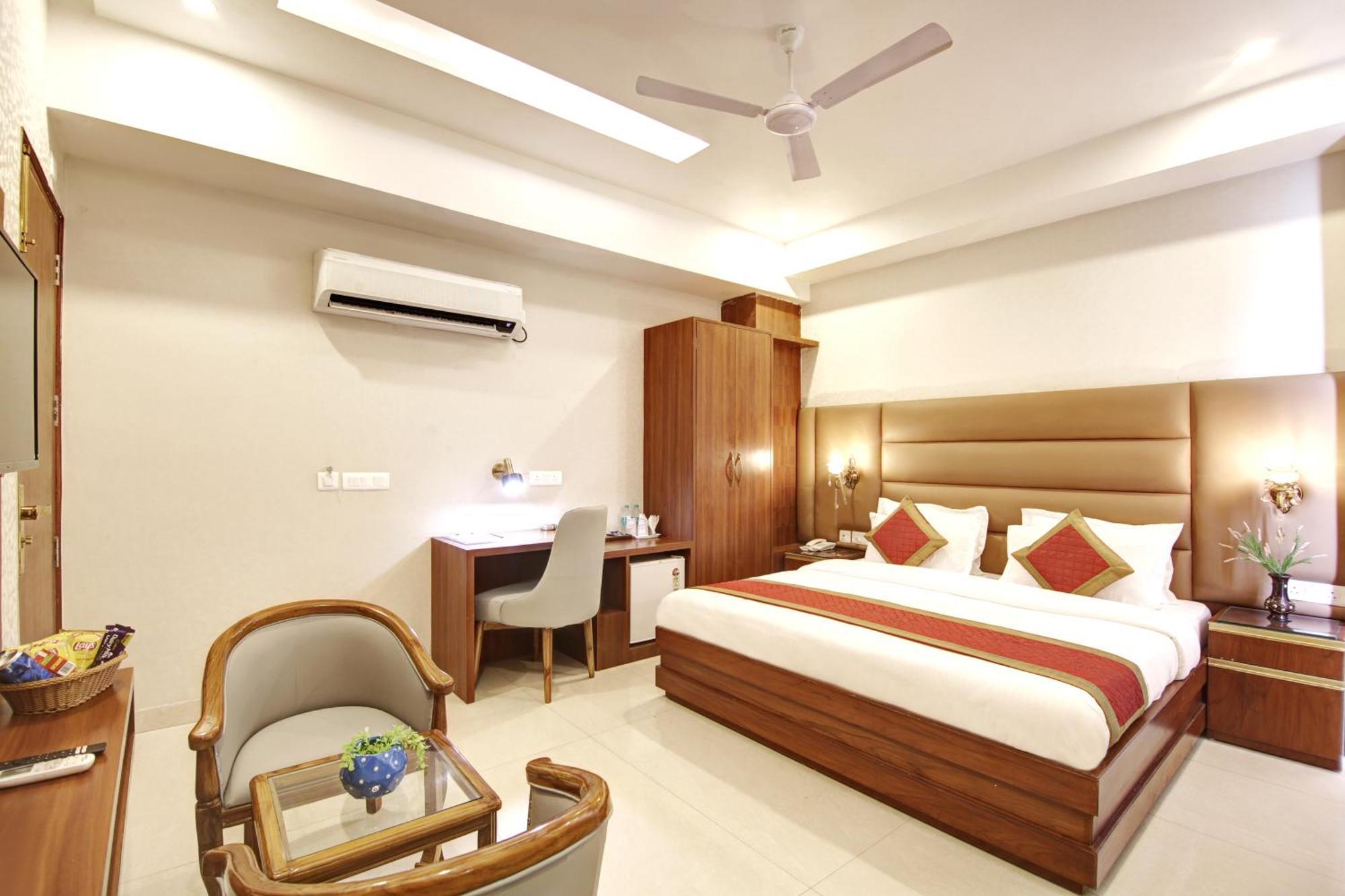 Marks Hotel & Banquet Noida Esterno foto