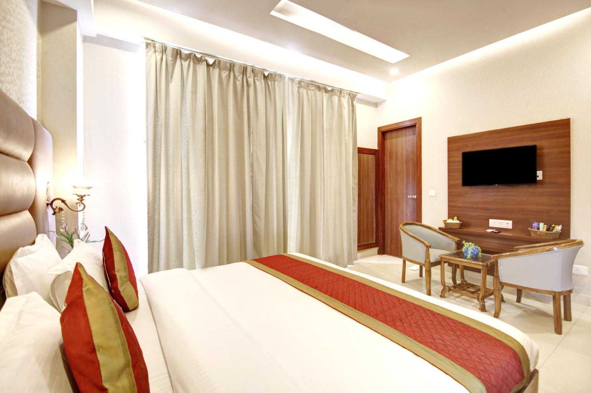 Marks Hotel & Banquet Noida Esterno foto
