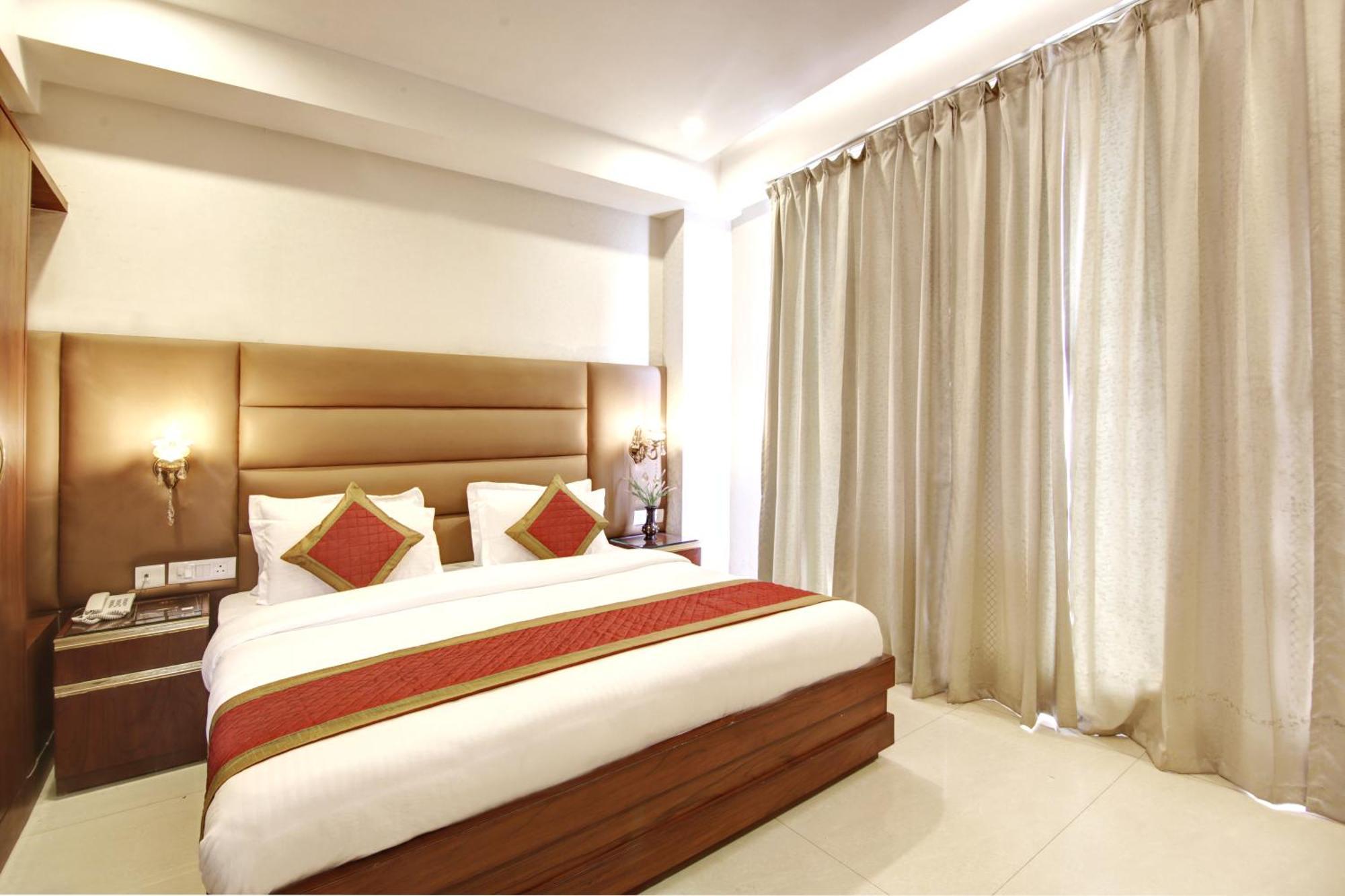 Marks Hotel & Banquet Noida Esterno foto