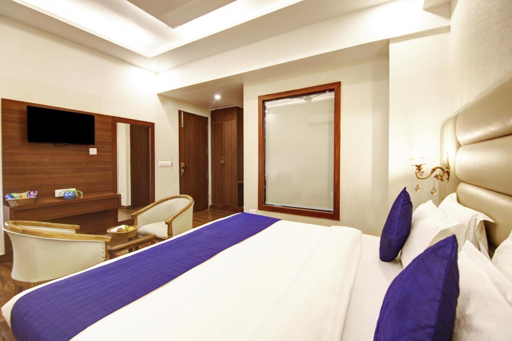 Marks Hotel & Banquet Noida Esterno foto