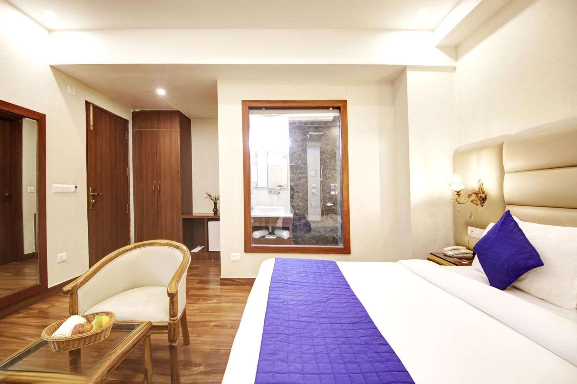 Marks Hotel & Banquet Noida Esterno foto