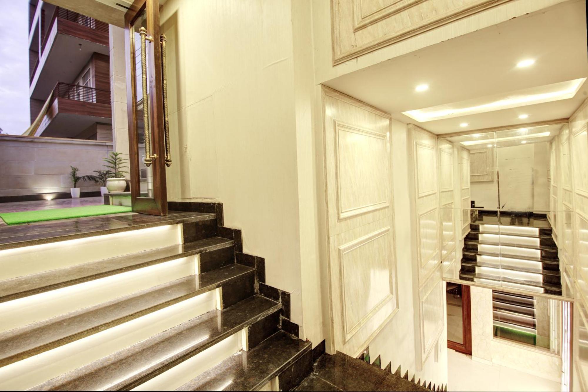 Marks Hotel & Banquet Noida Esterno foto