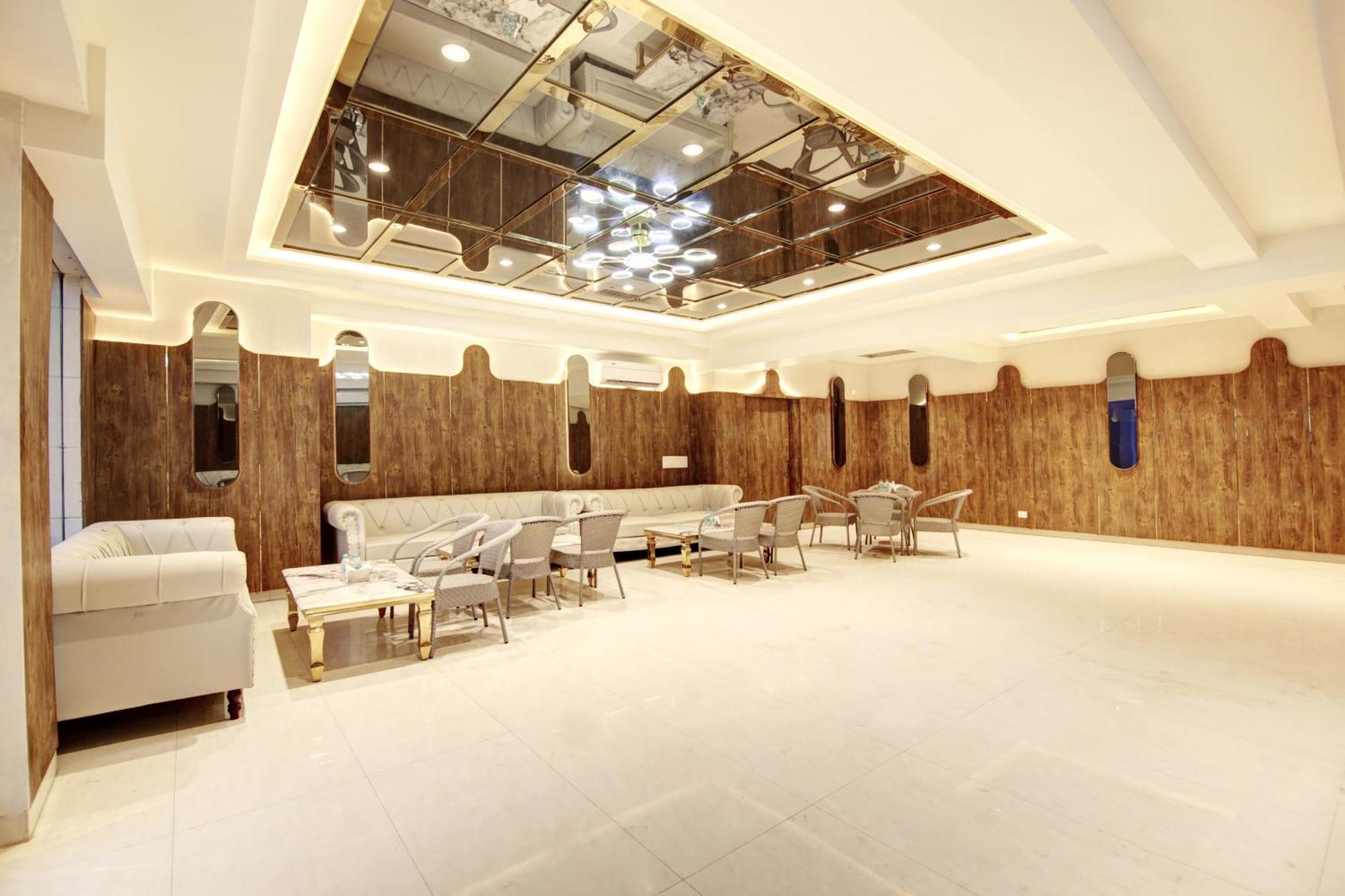 Marks Hotel & Banquet Noida Esterno foto