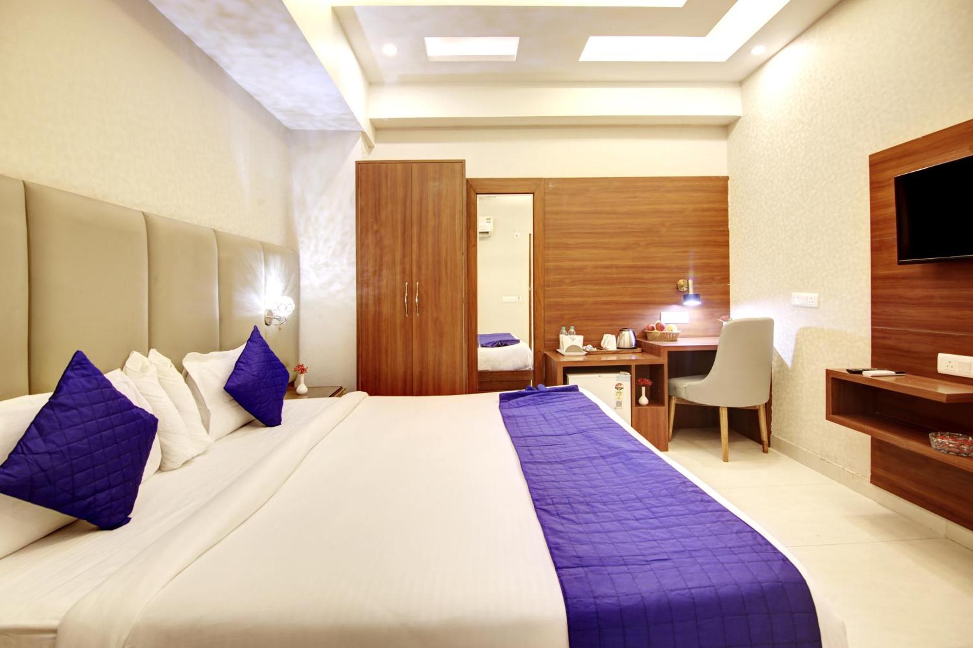 Marks Hotel & Banquet Noida Esterno foto