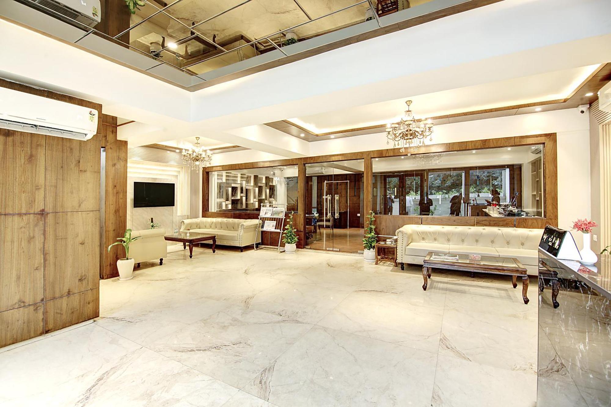 Marks Hotel & Banquet Noida Esterno foto