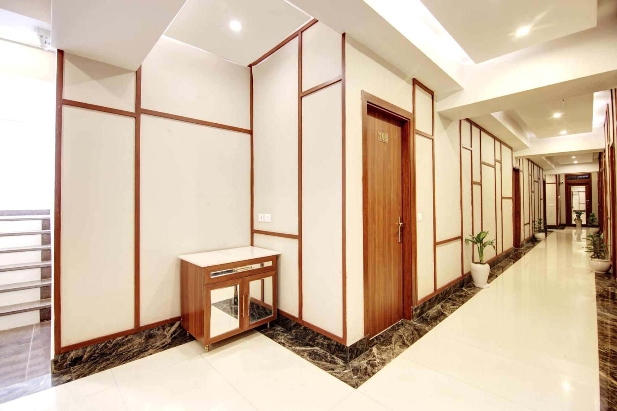 Marks Hotel & Banquet Noida Esterno foto