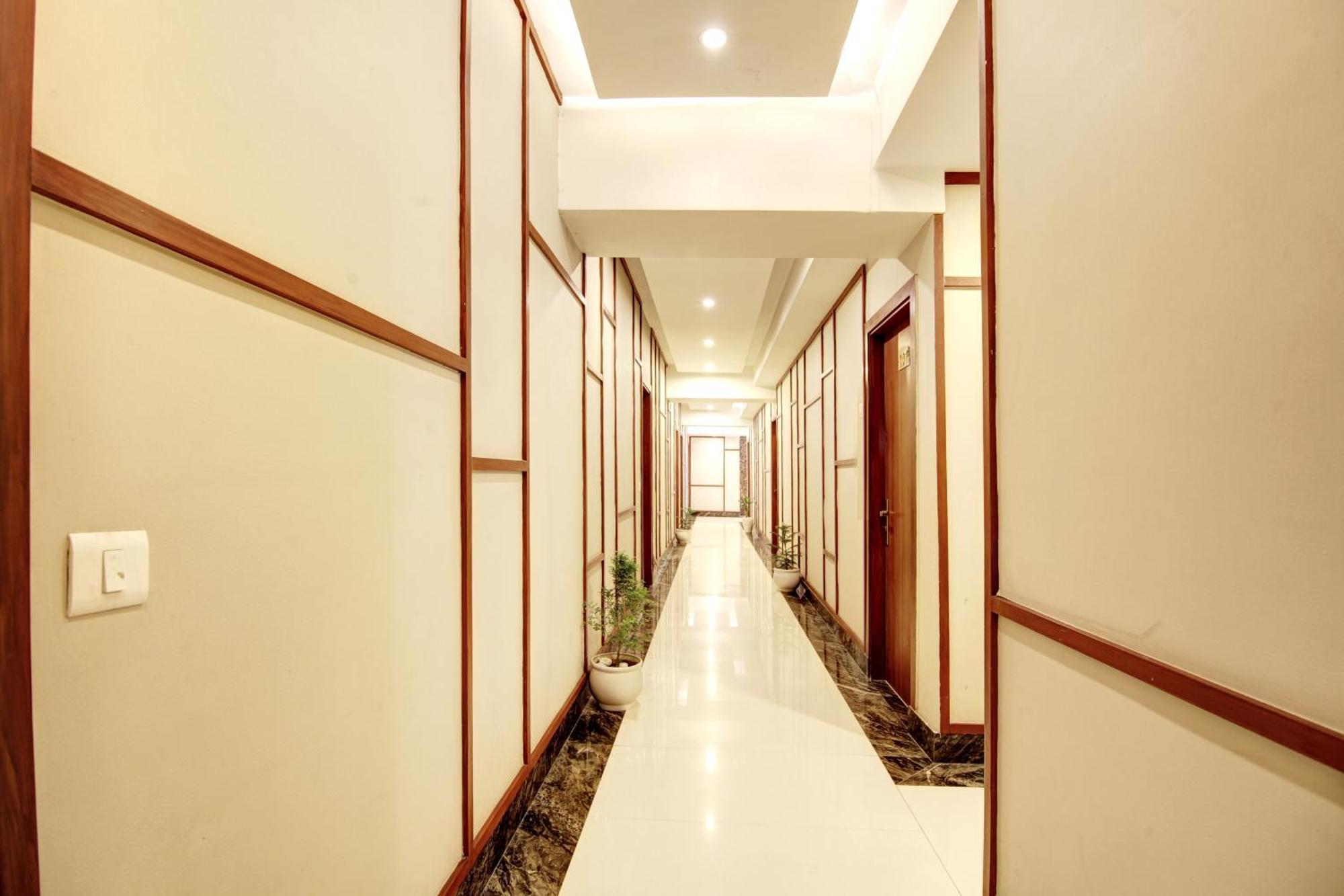 Marks Hotel & Banquet Noida Esterno foto