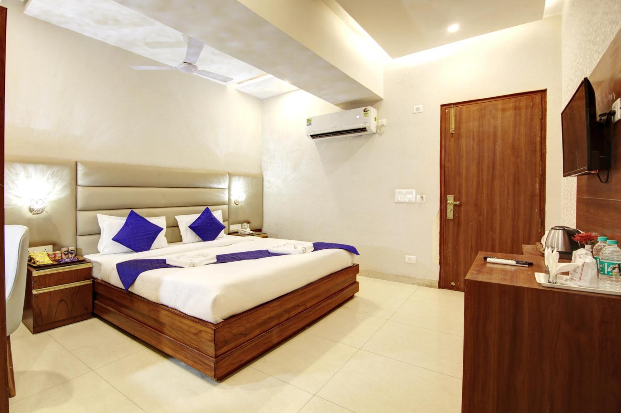 Marks Hotel & Banquet Noida Esterno foto