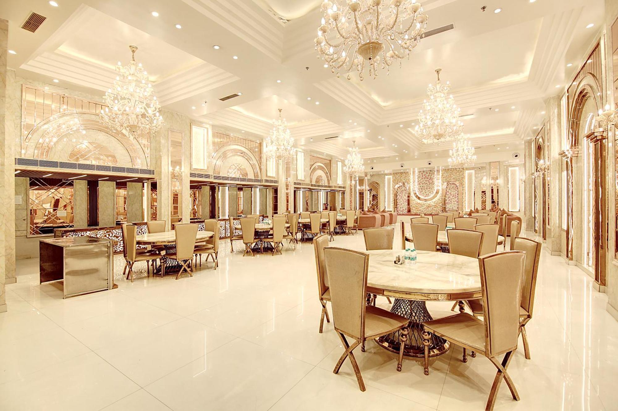 Marks Hotel & Banquet Noida Esterno foto