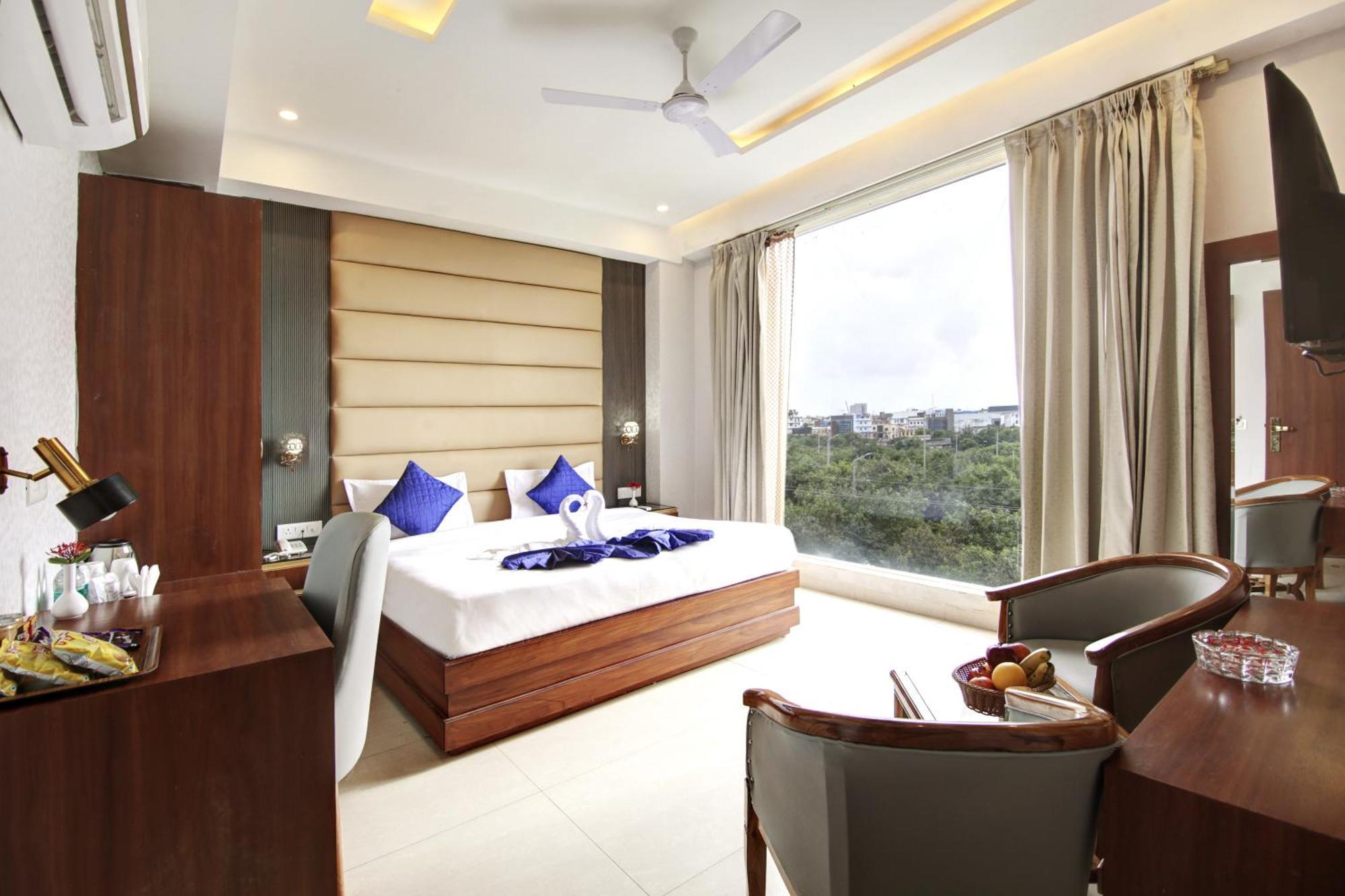 Marks Hotel & Banquet Noida Esterno foto