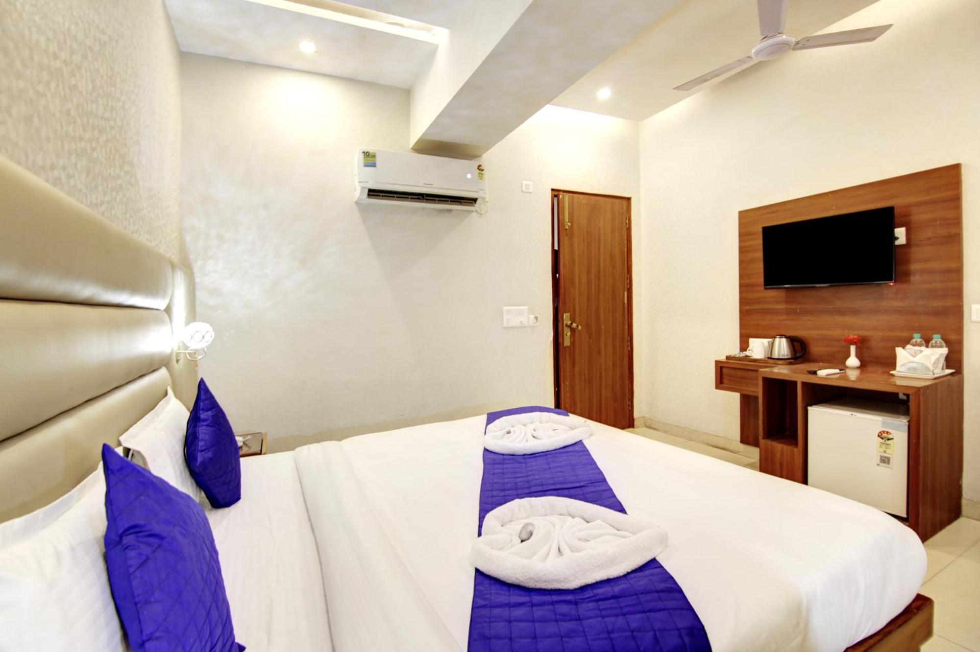 Marks Hotel & Banquet Noida Esterno foto