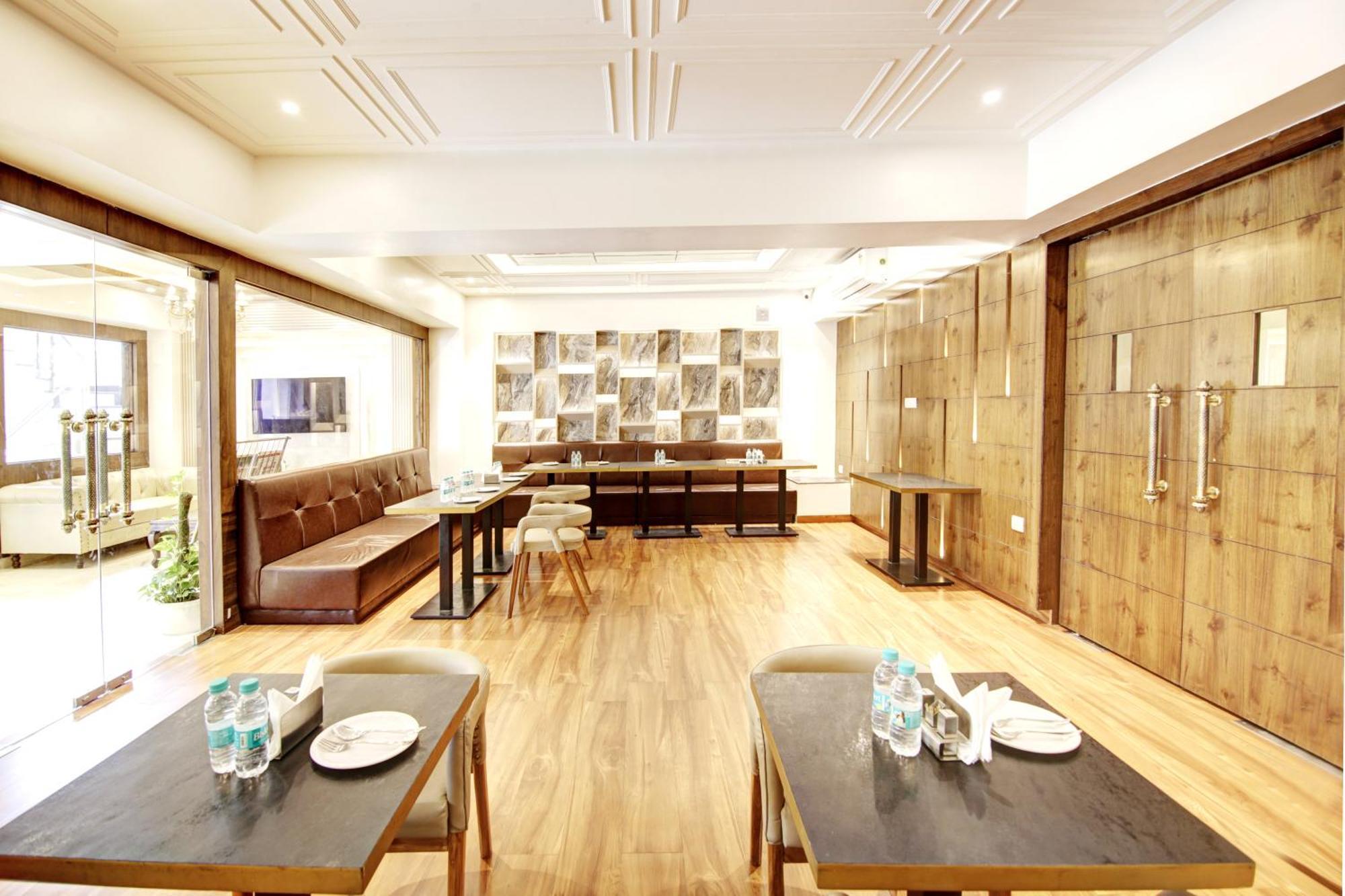 Marks Hotel & Banquet Noida Esterno foto