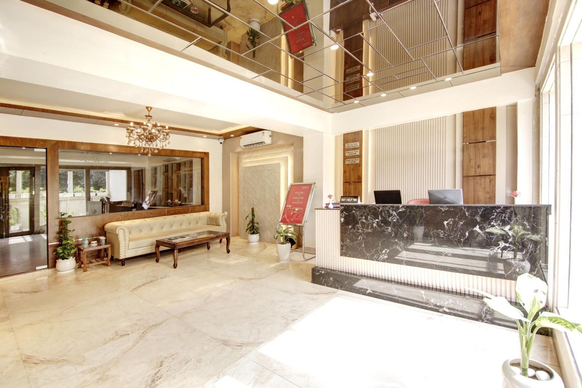Marks Hotel & Banquet Noida Esterno foto